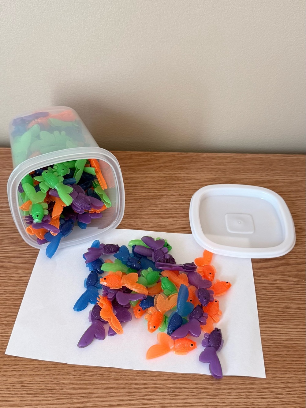 Plastic mini fish for counting